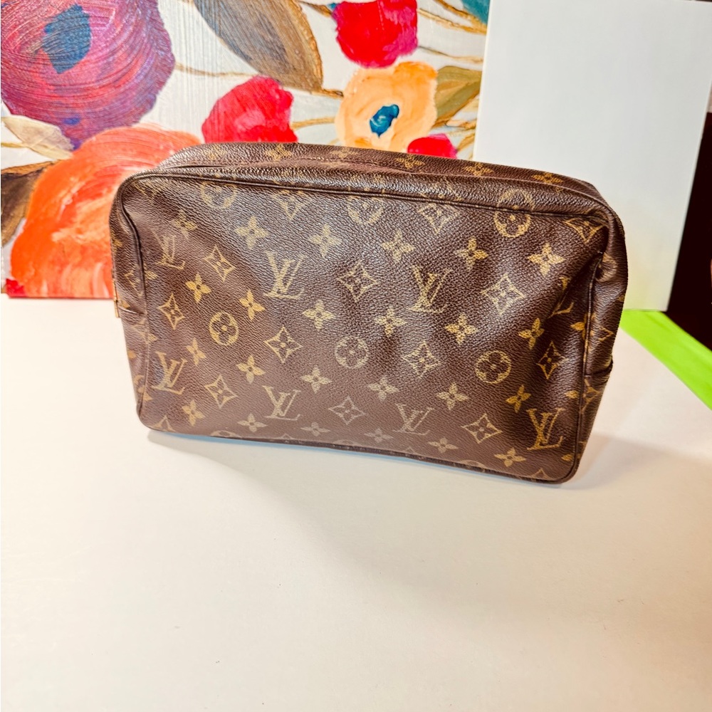 Louis Vuitton Brown and Gold Monogram Toiletry bag - Picture 15 of 15